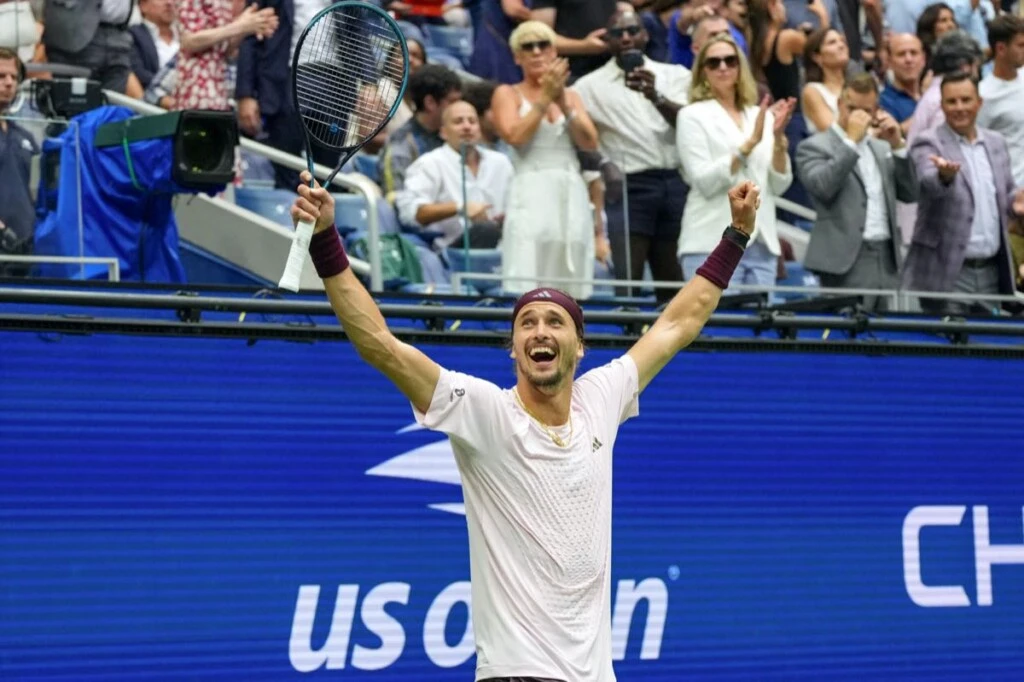 Alexander Zverev con el trofeo que ganó este fin de semana