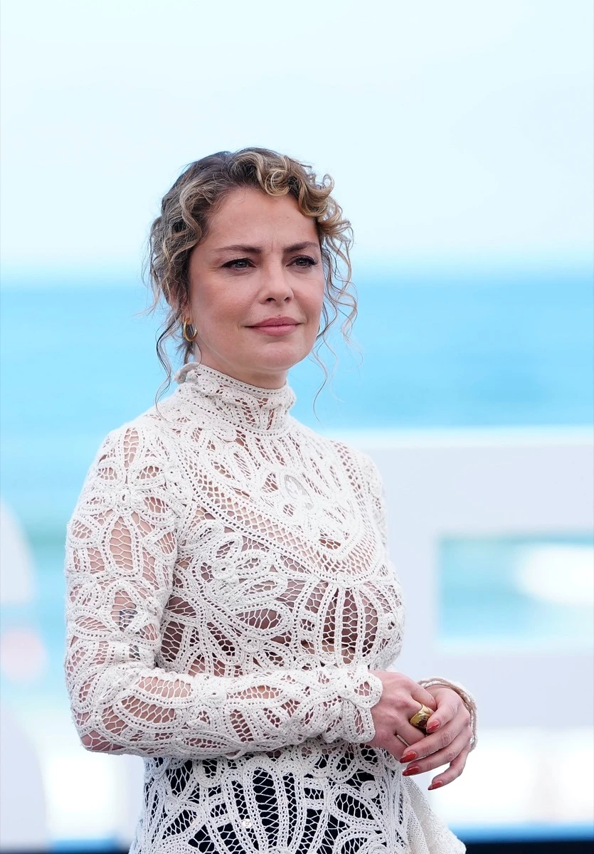 Dolores Fonzi llevó el encaje de una forma inesperada en San Sebastián