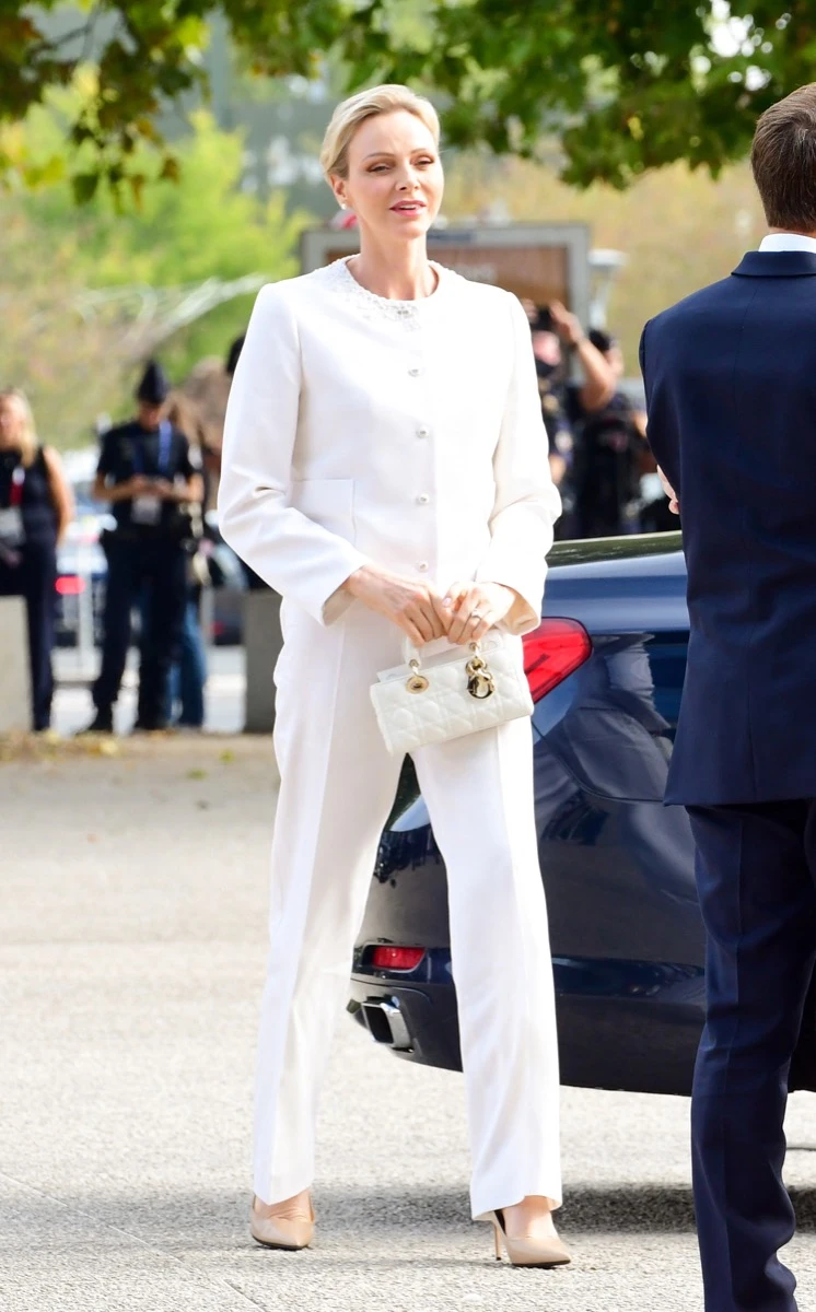 Charlene de Mónaco y el privilegio del blanco: su look Dior ante el Papa León XIV