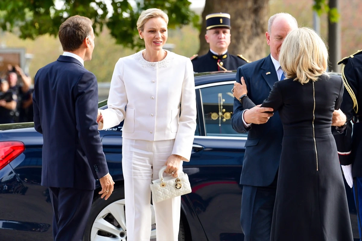 Charlene de Mónaco y el privilegio del blanco: su look Dior ante el Papa León XIV