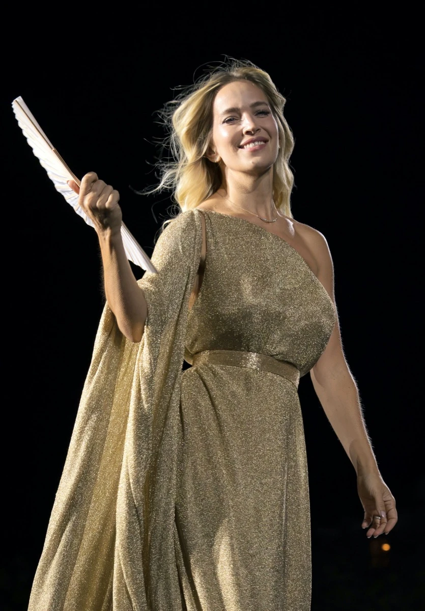 El look de pasarela de Luisana Lopilato para desfilar en la Semana de la Moda de París