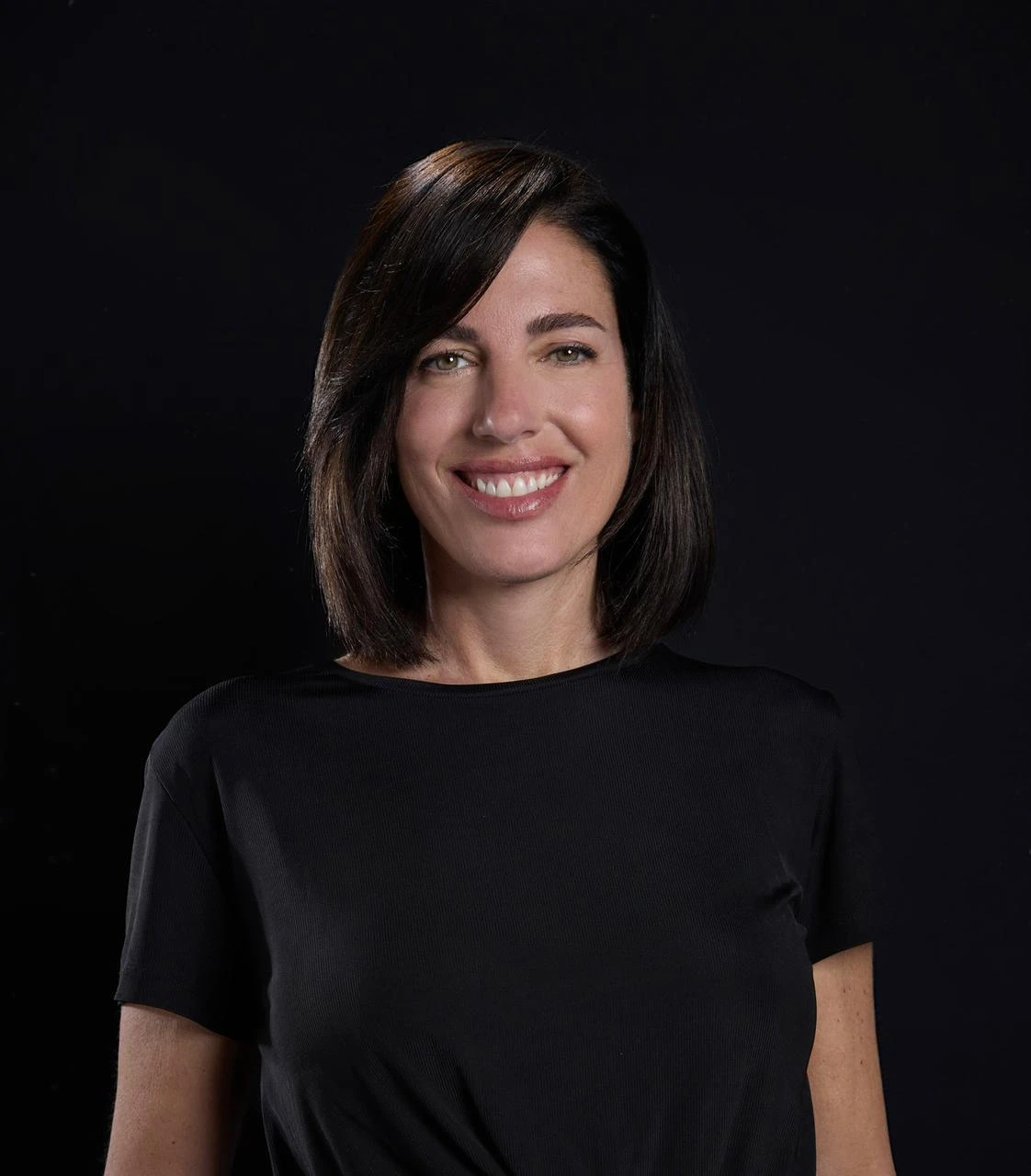 Carolina Prada, médica, CEO y Directora Médica, con formación en Hematología, Medicina Farmacéutica y Medicina Legal y experiencia en la industria farmacéutica