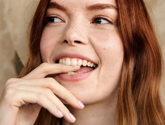Morderte las uñas: qué daños puede causar en tus dientes