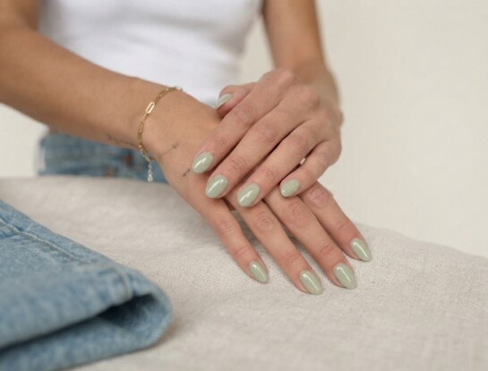 Manicura de primavera: por qué los tonos empolvados son la clave de la temporada
