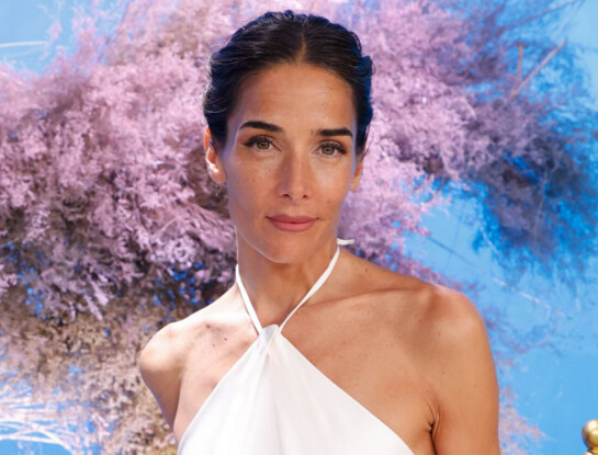 Juana Viale llevó un look blanco de satén que es pura inspiración para una boda por civil