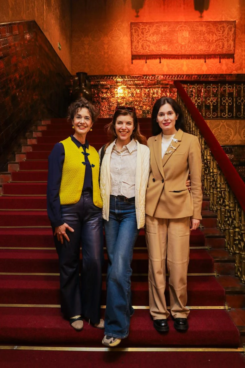 Josefina Scaglione junto a la presidenta Carolina Petroni de Bereciartua y Mercedes Laconi Sundblad de Sánchez Elía