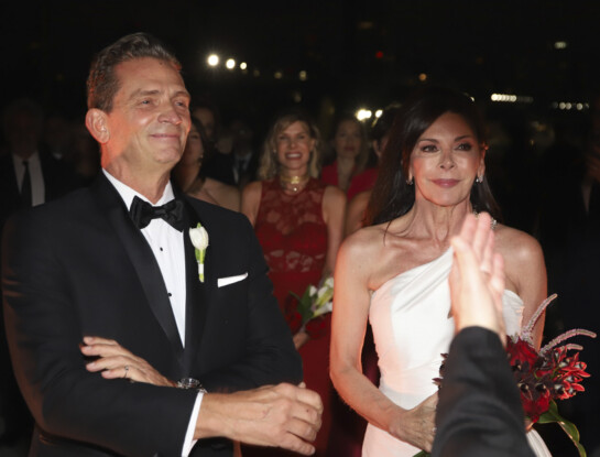 Fabiana Araujo deslumbró con un look de novia minimalista y moderno en su boda con Marcelo Dimini: todos los detalles
