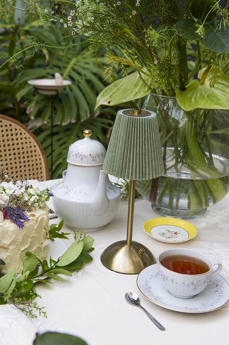 Una mesa que celebra la primavera sin grandes artificios