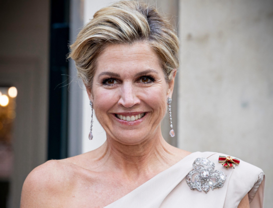 Máxima se sumó al cottagecore para una visita campestre: llevó el color de la temporada