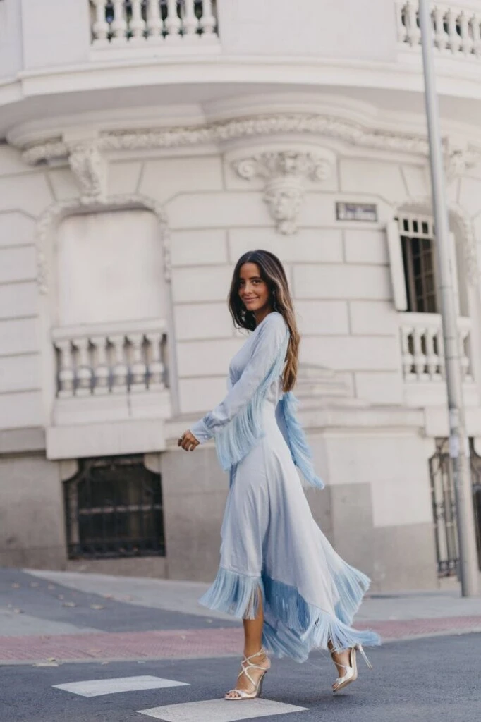 ¿Dorado o plateado? Qué color de vestido elegir según los zapatos metalizados que tengas
