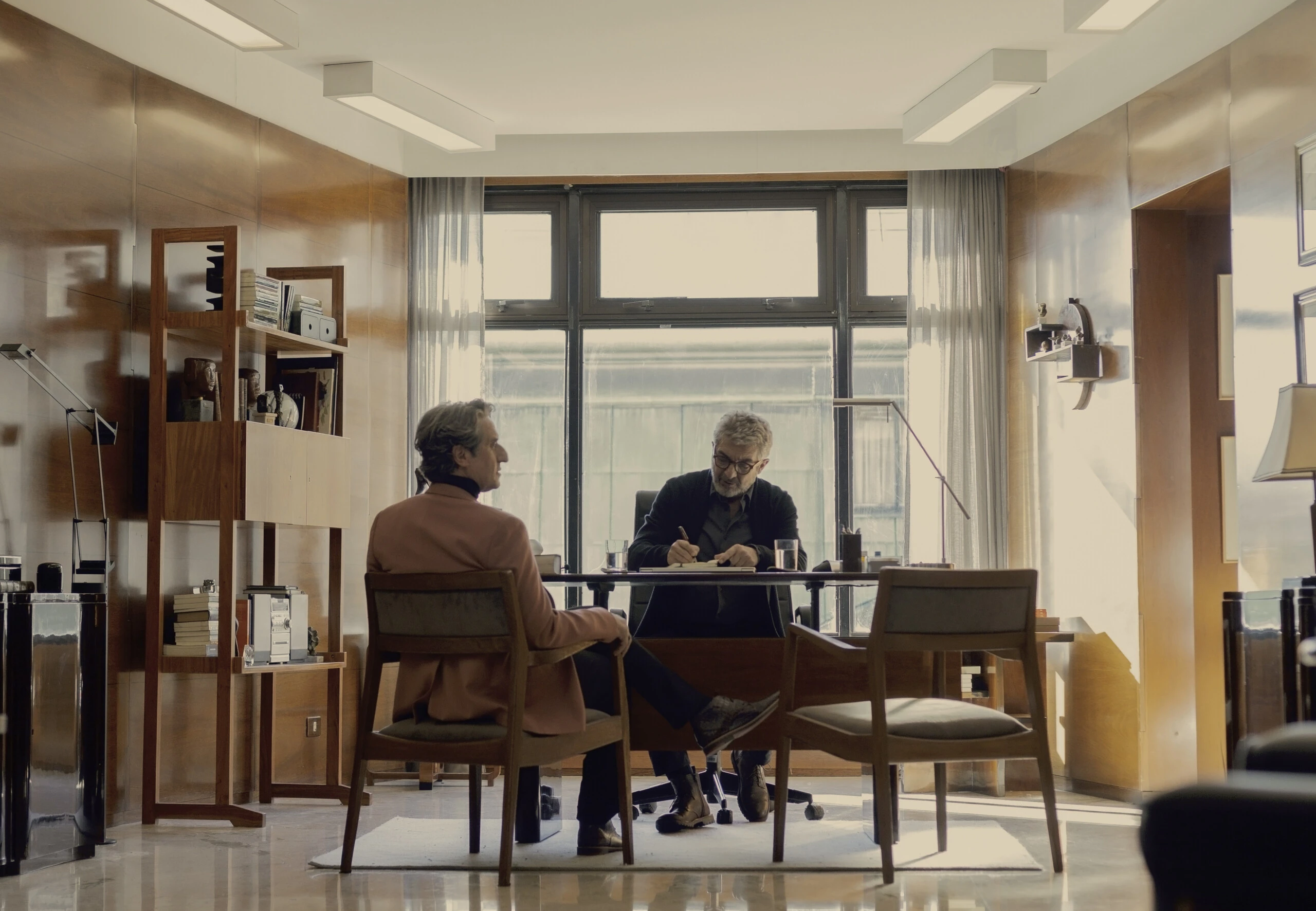 Netflix presentó el tráiler oficial de Lo dejamos acá, la nueva película argentina protagonizada por Ricardo Darín y Diego Peretti