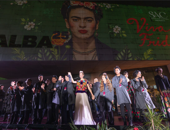 El universo de Frida Kahlo inspiró el gran cierre de la Semana de la Alta Costura by Elina Costantini en el MALBA