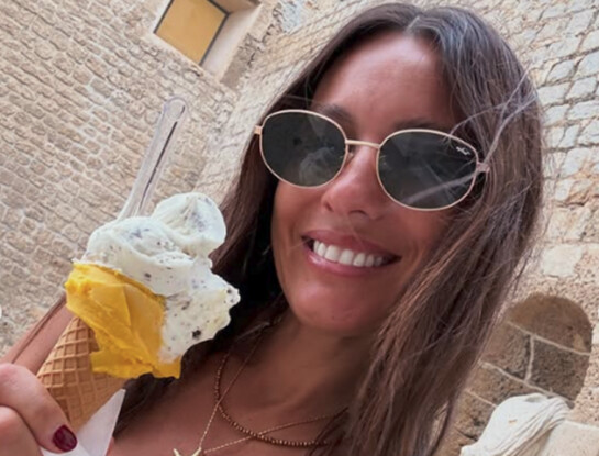 Pampita llevó el vestido del color tendencia que más favorece a las morochas