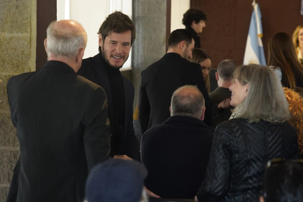 Emanuel Ortega esperando a la novia