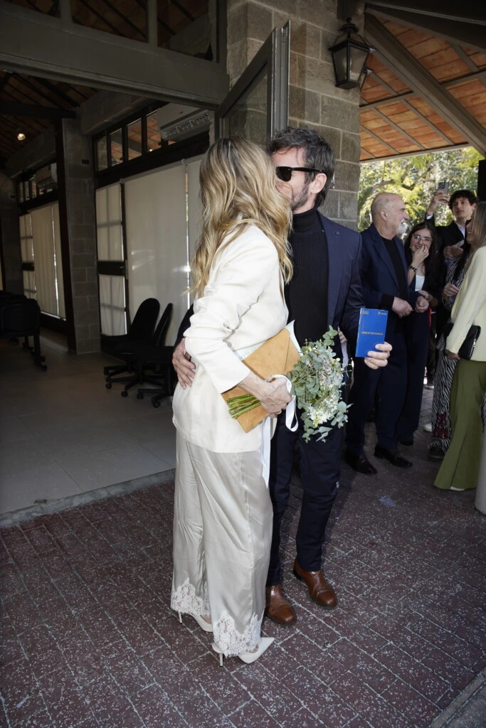 El beso de los novios