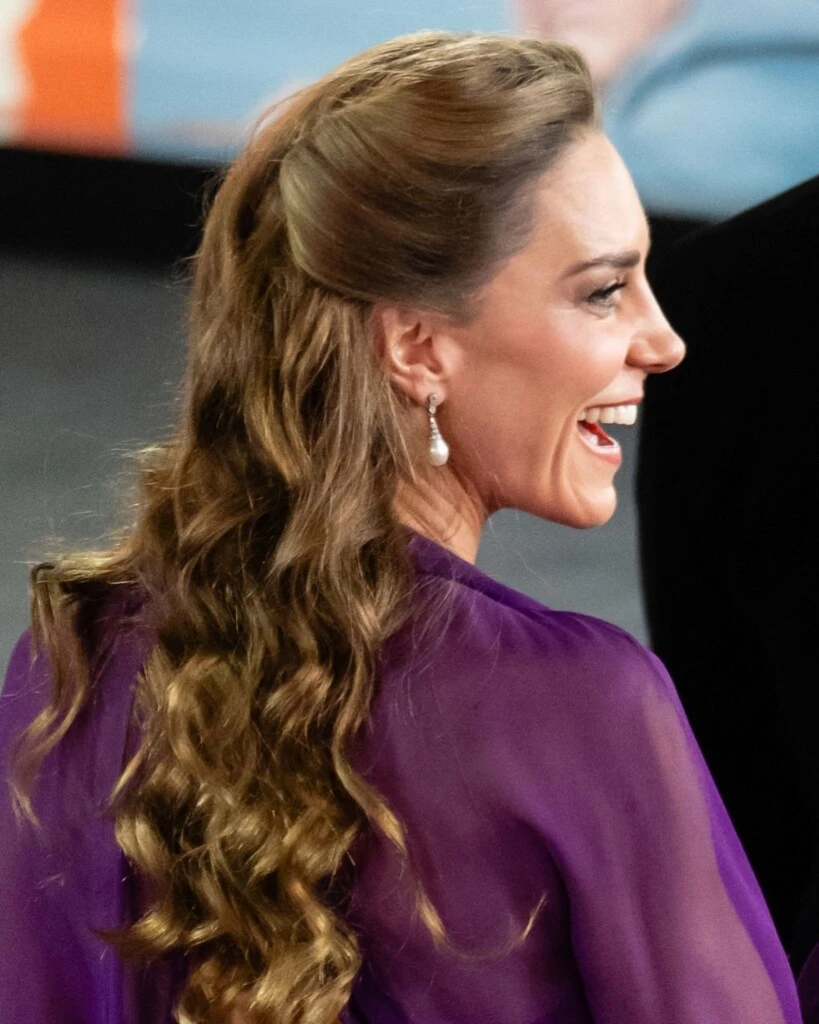 Kate Middleton y la versión más sofisticada del púrpura en su look de red carpet junto a Tom Cruise