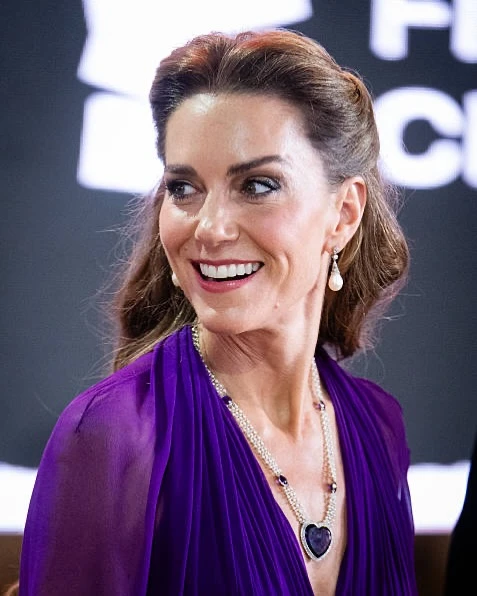 Kate Middleton y la versión más sofisticada del púrpura en su look de red carpet junto a Tom Cruise