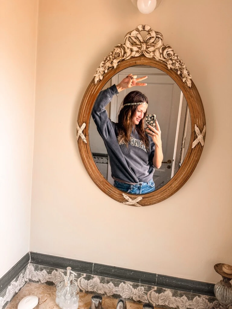 Paula eligió un look casual chic que combinó comodidad y estilo.
