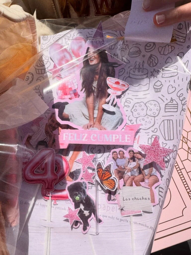 El diseño incorporó diferentes recortes que representaban algunos rasgos de la personalidad y la vida de Paula.