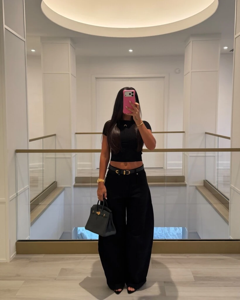 Antonela Roccuzzo lleva los black jeans que son tendencia: el modelo ultra ancho que potencia la silueta