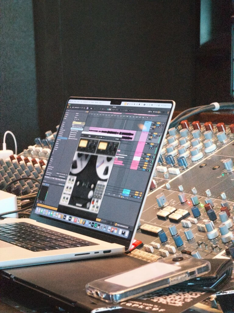 Uno de los escenarios que más protagonismo tuvo en sus publicaciones fue el estudio de grabación. 