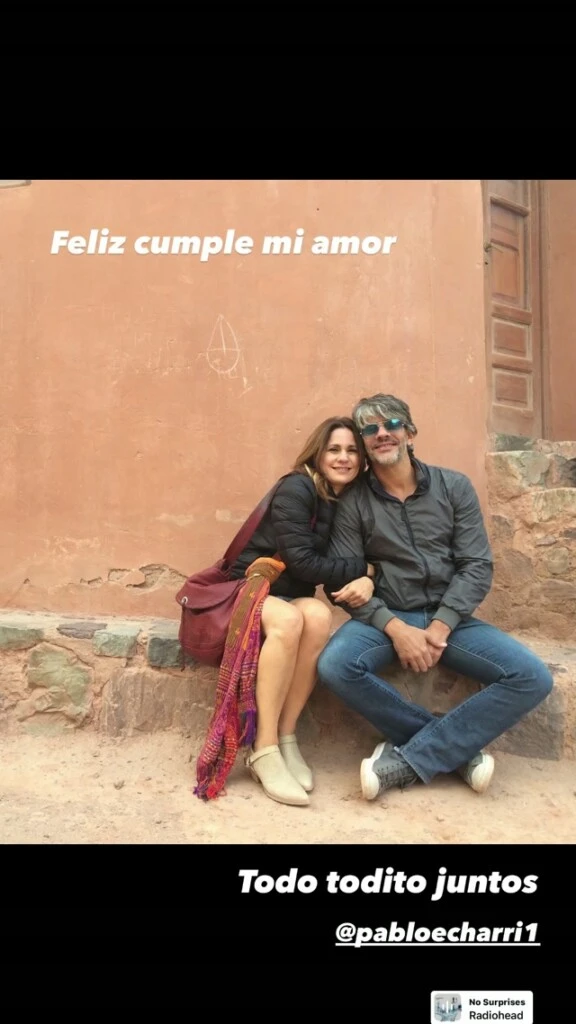 Sentados en un escalón durante una jornada de paseo, la fotografía dejó al descubierto la complicidad que los une desde siempre. “Todo todito juntos”, cerró con dulzura.