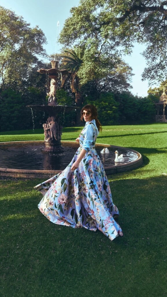 Natalia Oreiro y un look de inspiración cottagecore en celeste, el color más trendy de la primavera