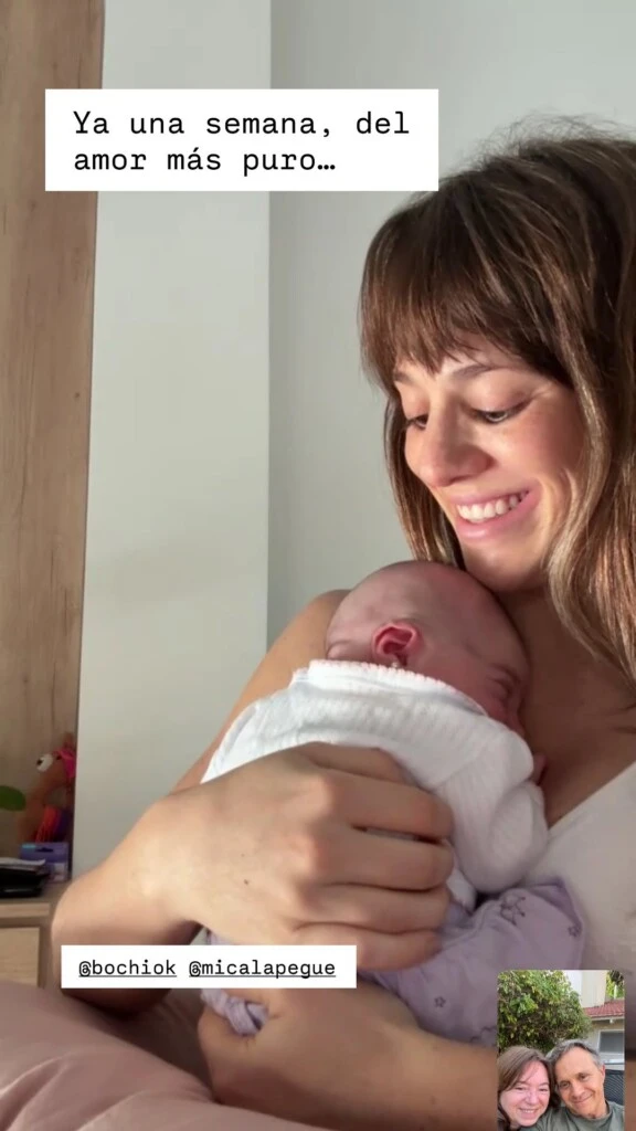de su nueva rutina junto a Delfina, desde fotos frente al espejo de su casa hasta videollamadas y escenas cotidianas junto a la bebé.