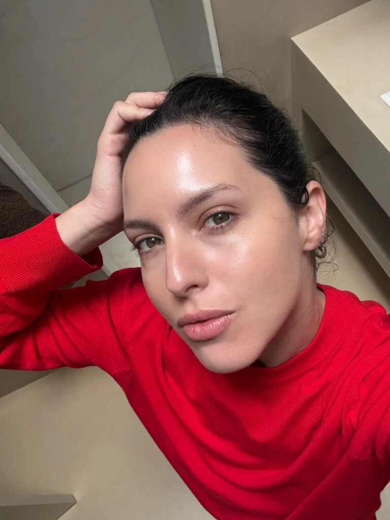 Entre selfies, looks veraniegos, paisajes, atardeceres y encuentros con amigos, Clara incluyó algunas imágenes y videos de Dante que rápidamente llamaron la atención.