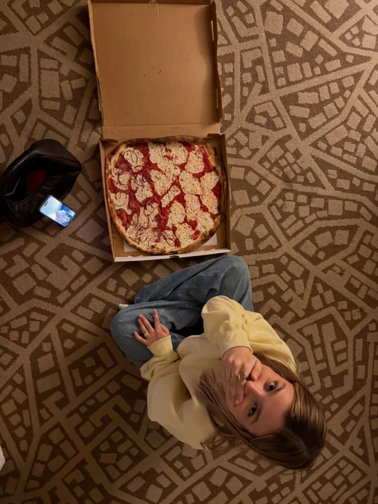 Entre las postales también aparecieron recorridos por las calles de Nueva York, pedidos de pizza por delivery, momentos de relax en el parque y diferentes imágenes de las excursiones que realizaron durante la estadía.