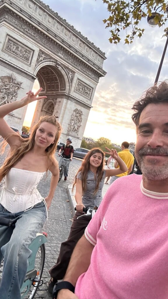 La pareja también aprovechó para recorrer la ciudad en bicicleta y disfrutar de algunos de los lugares más emblemáticos de París.