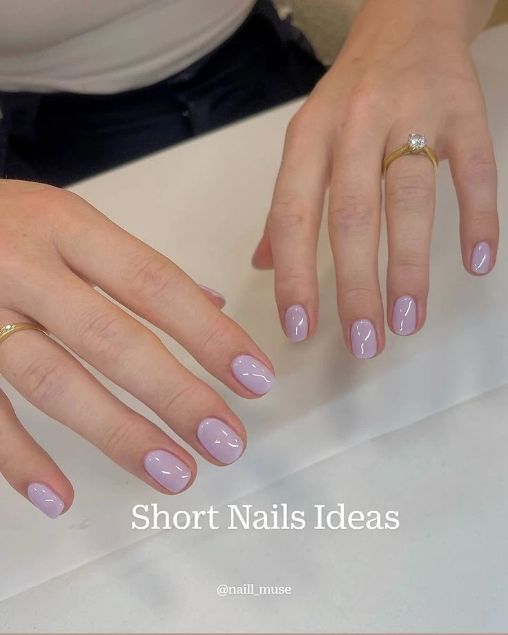Uñas lavanda milky: la tendencia noventosa que dominará la primavera