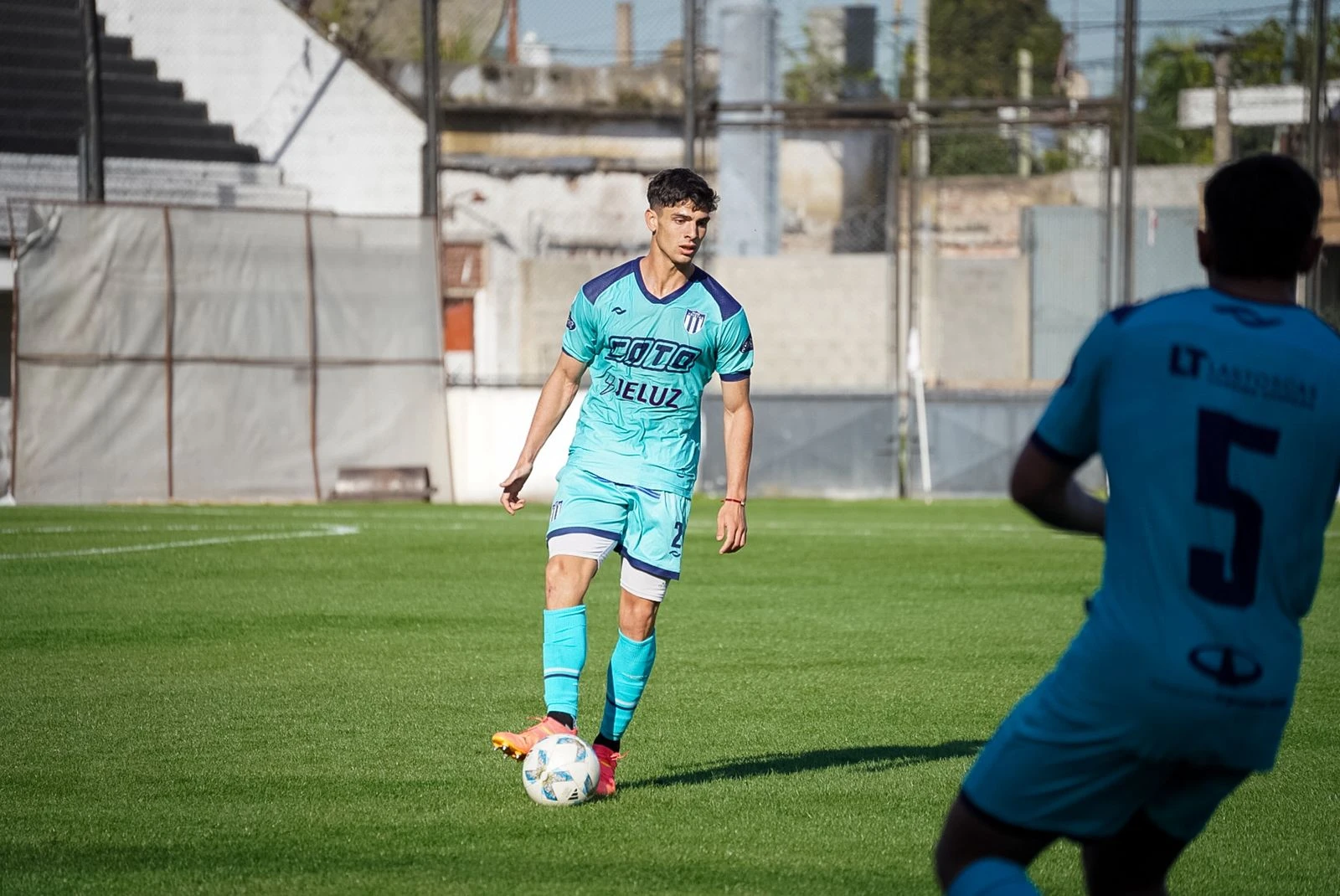 De barrendero y futbolista a debutar en BAFWeek: el mensaje de Instagram que cambió la vida de Martín Cols