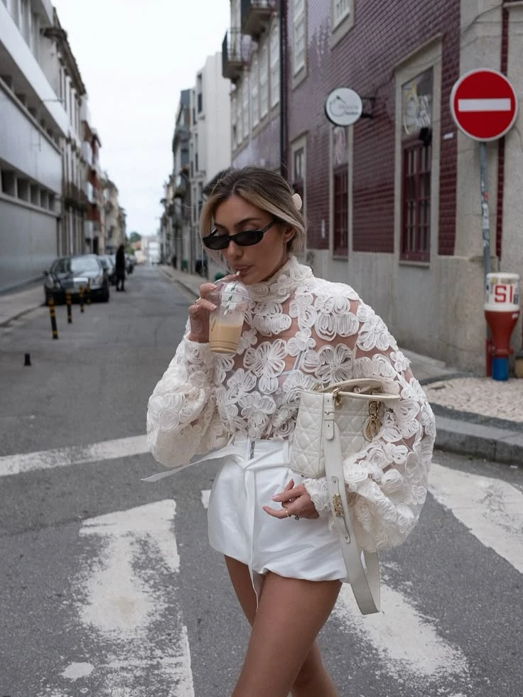 Flor de la V llevó el ítem de tendencia que es un básico ideal para los looks de entretiempo