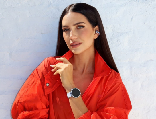 Zaira Nara nos enseña cómo armar un look deportivo inspirado en los años 80