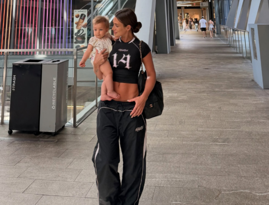 El tierno álbum de fotos de Cami Homs y su hija Aitana en Miami: paseos, descansos y looks de verano