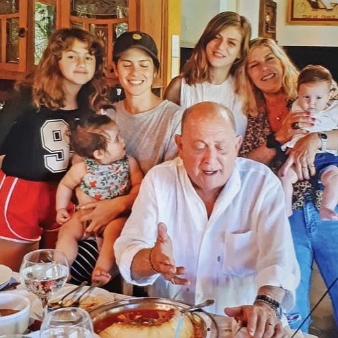 Con sus hijos y nietos