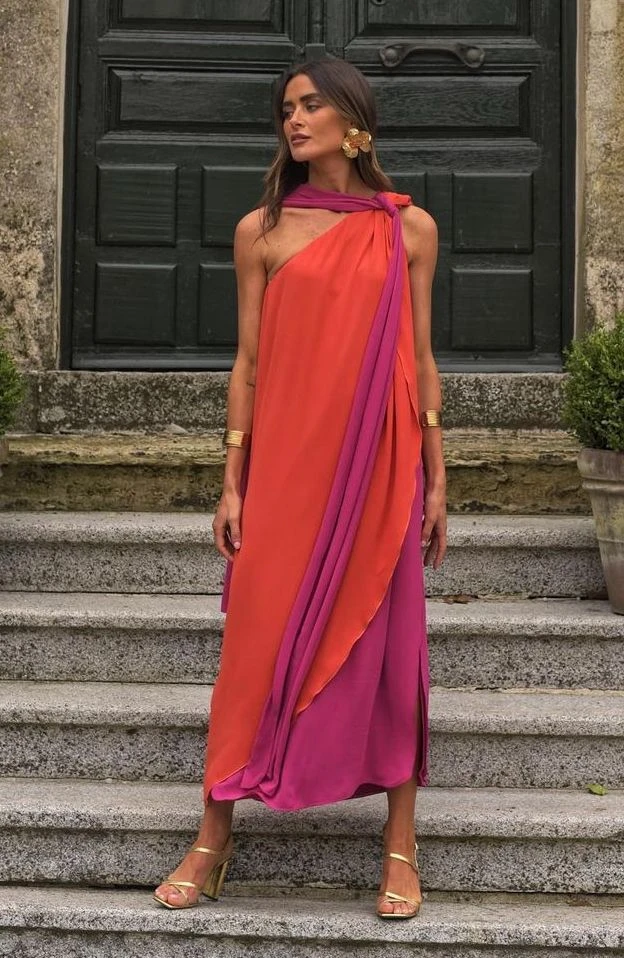 Qué color de vestido usar con zapatos dorados o plateados