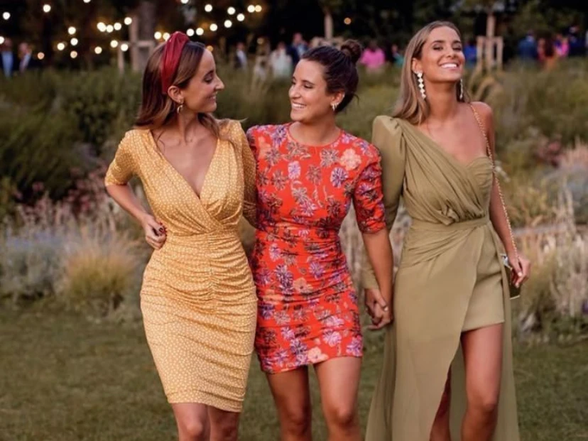 ¿Dorado o plateado? Qué color de vestido elegir según los zapatos metalizados que tengas
