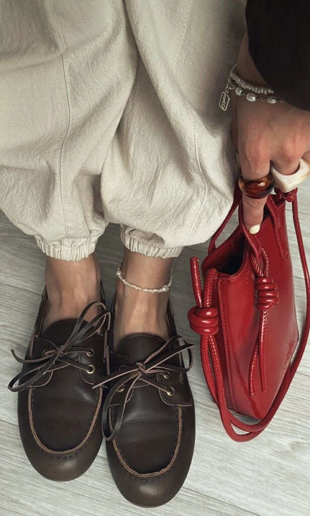 El calzado cómodo que será tendencia en primavera: cómo llevar los zapatos acordonados