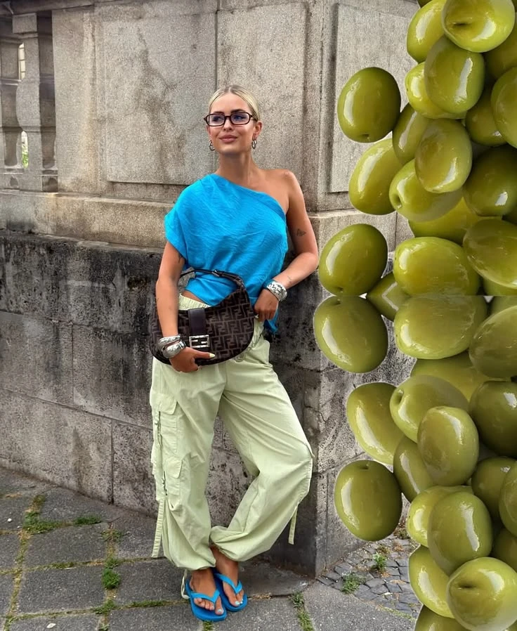 Guía de estilo: cómo sumar el turquesa a tus looks de entretiempo 