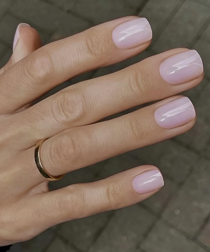 Rose water nails: las uñas rosas que suman brillo sin exagerar