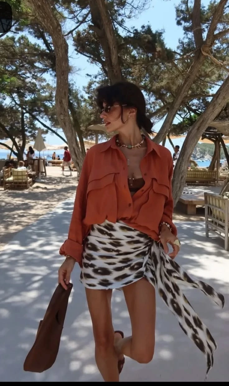 Pampita anticipa el regreso de la prenda más versátil de los looks playeros