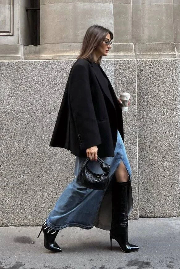 La falda de jean larga vuelve y estos 9 looks lo confirman