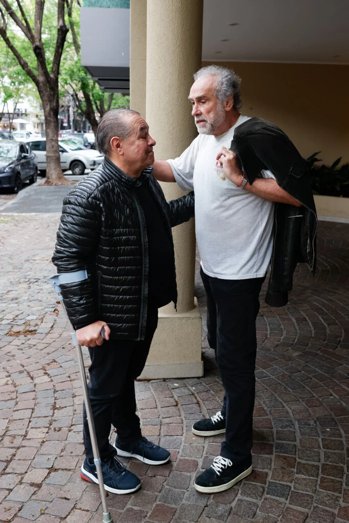 Entre ellos estuvo Gustavo Lutteral, periodista y amigo del artista. También asistió Darío Arellano, productor vinculado al mundo del espectáculo y al artista.