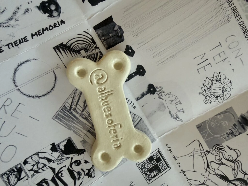 El souvenir y el fanzine de Al Hueso.