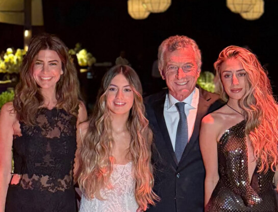 El glamoroso look de Juliana Awada para los 15 de Antonia Macri: un diseño impactante de Javier Saiach