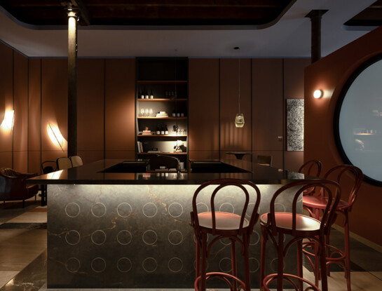 Casa FOA 2026: un bar de hotel que combina lavanda, terracota y el misterio de un speakeasy