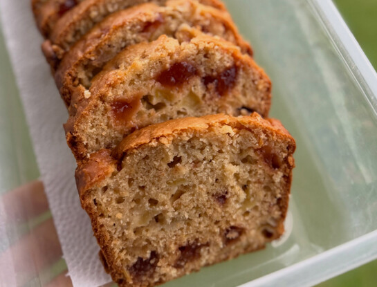 Budín de manzana y membrillo: una receta fácil con harina integral para la hora del mate