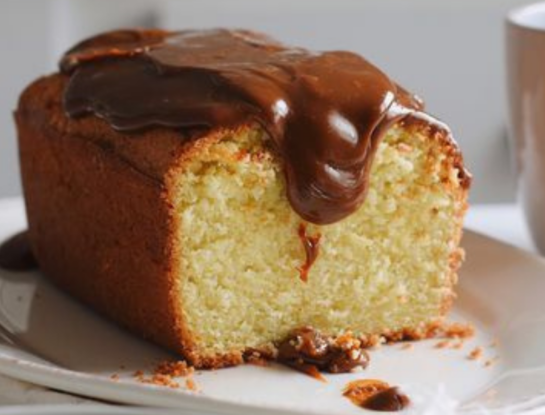 Budín de coco y dulce de leche: la receta fácil que lleva 30 minutos de horno